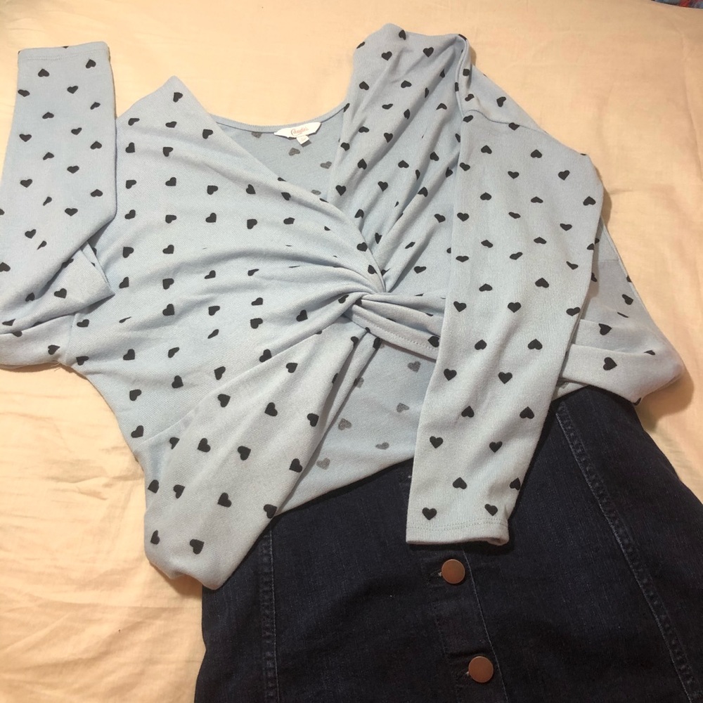 Candie’s Long Sleeve Cropped-Scrunched Heart Print Sweater💧